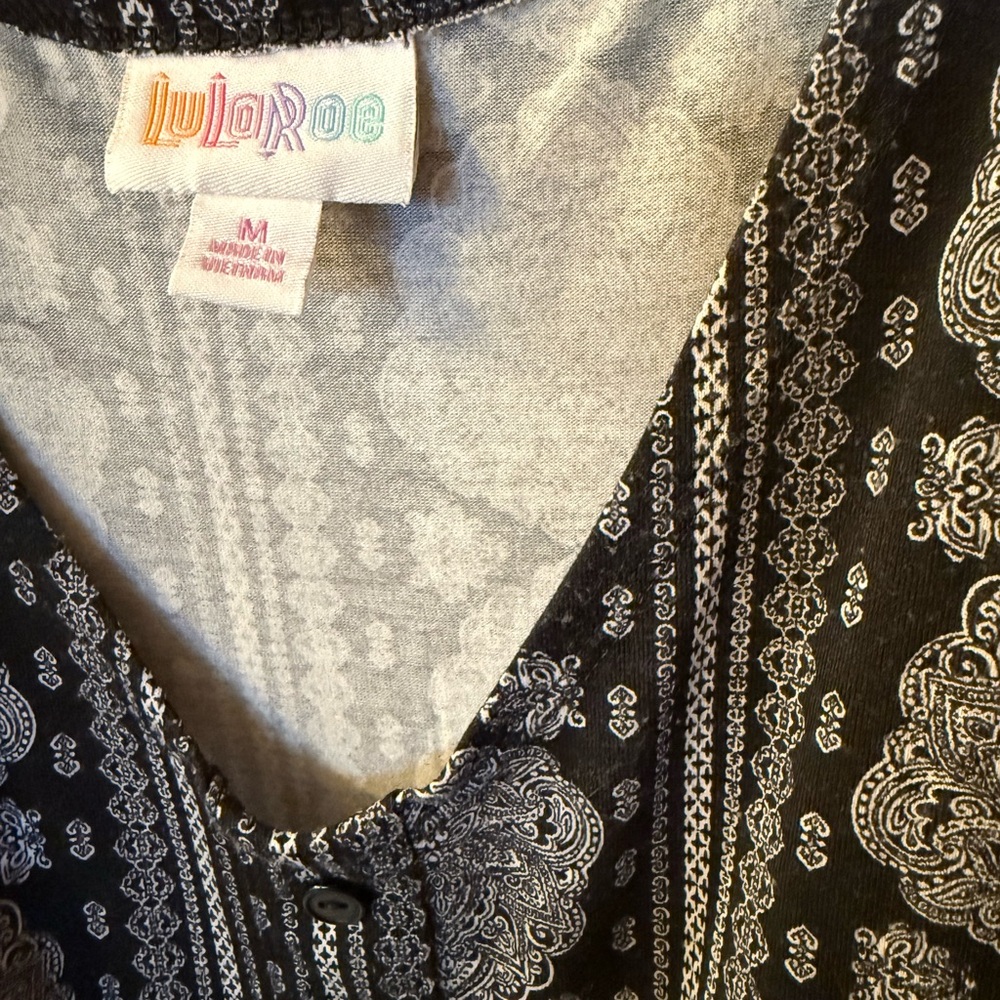 Size M LuLaRoe Xanthe romper - Picture 3 of 6